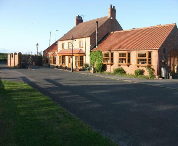 Swan House 4*