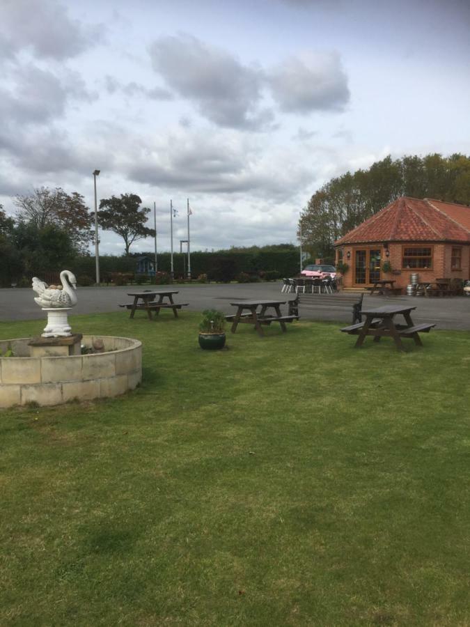 Swan House 4*