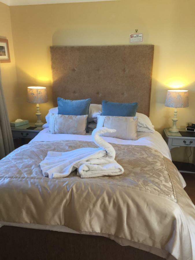 Swan House 4*